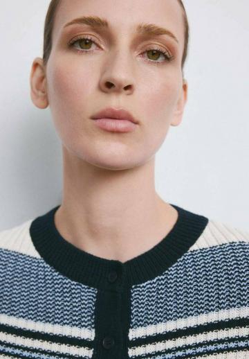 Вязаная кофта