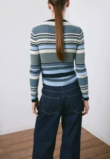 Вязаная кофта