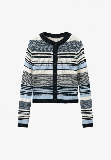 Вязаная кофта