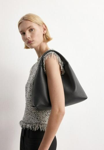 Пуловер без рукавов