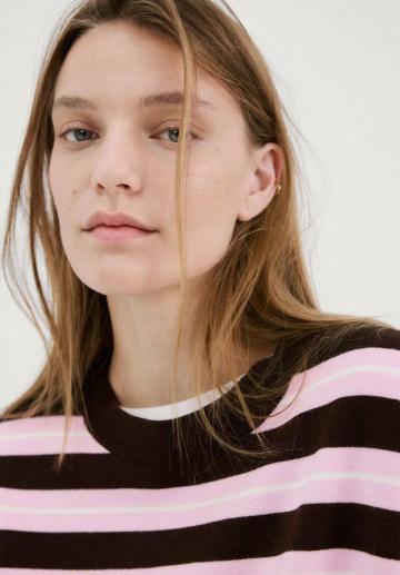 Пуловер в полоску