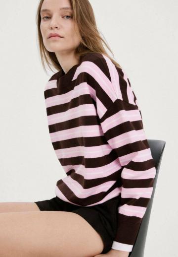 Пуловер в полоску