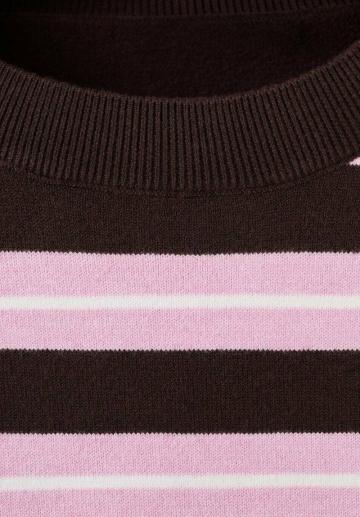 Пуловер в полоску