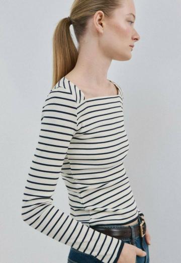 Пуловер в полоску