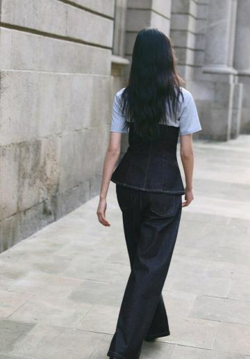 Джинсовый комбинезон