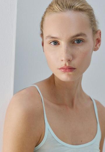 Топ на бретельках