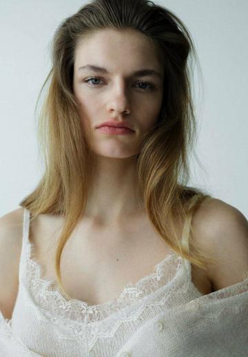 Топ на бретельках