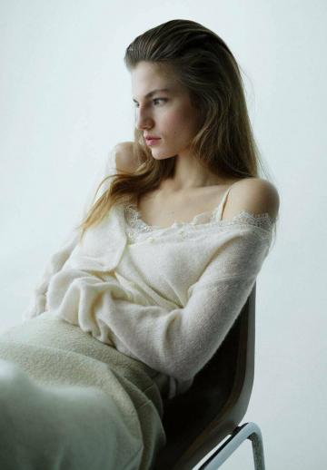 Топ на бретельках