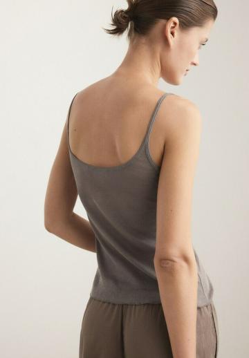 Топ на бретельках