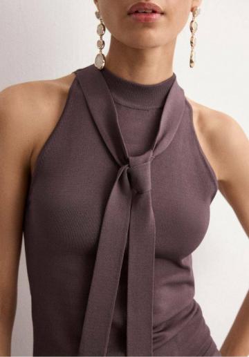 Блузка без рукавов