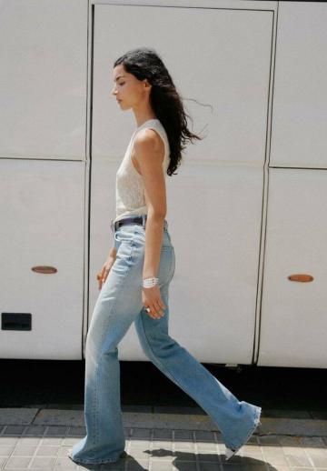 Клешеные джинсы