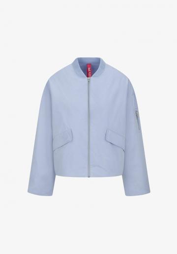 Куртка с накладнымит карманами