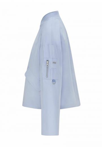 Куртка с накладнымит карманами