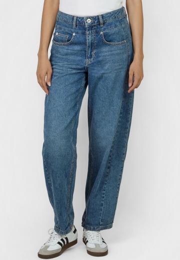 Прямые джинсы