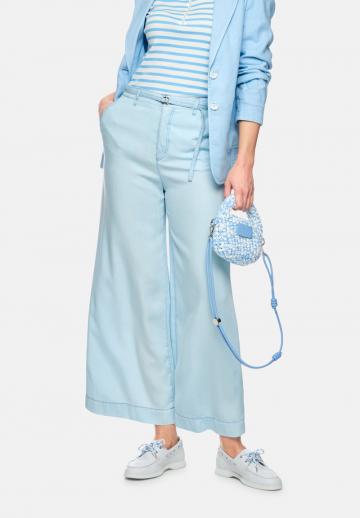 Клешеные джинсы