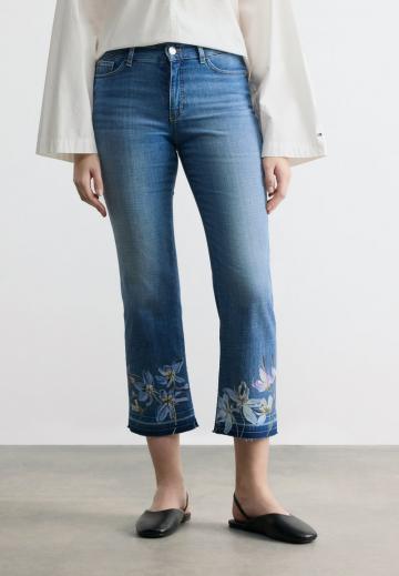 Клешеные джинсы