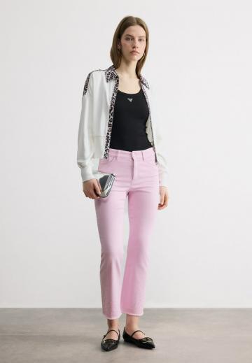 Короткие джинсы