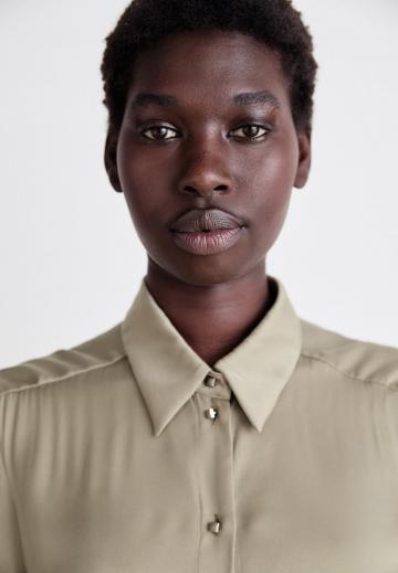 Атласная блузка