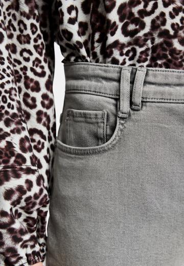 Короткие джинсы