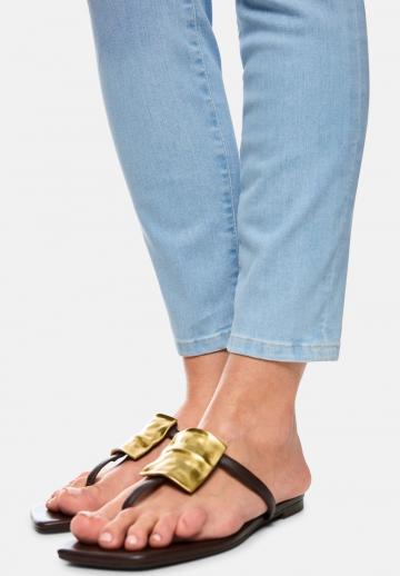 Короткие джинсы