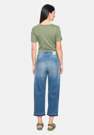 Короткие джинсы