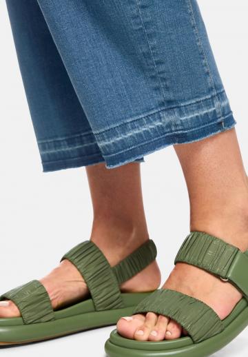 Короткие джинсы