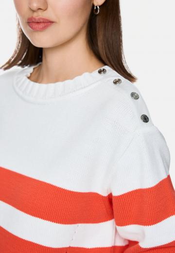 Пуловер в полоску