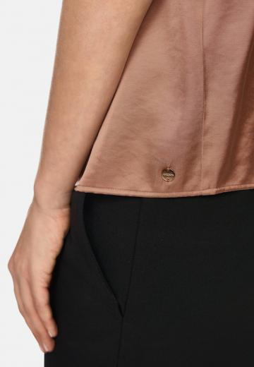 Топ на бретельках