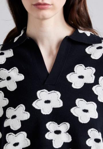 Пуловер с вырезом V