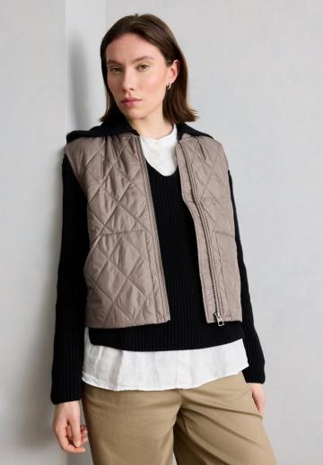 Стеганый жилет