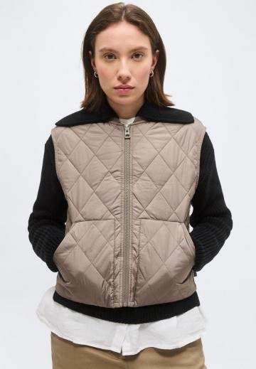 Стеганый жилет