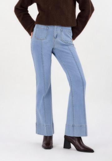 Клешеные джинсы