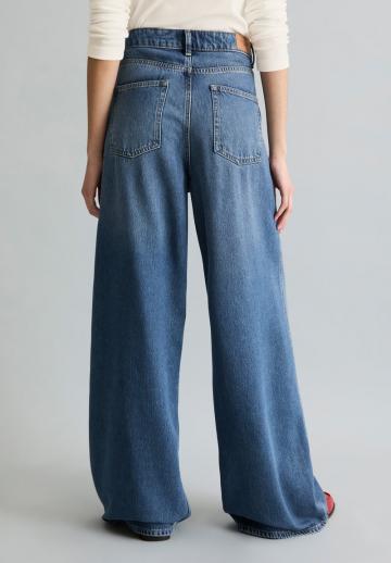 Клешеные джинсы
