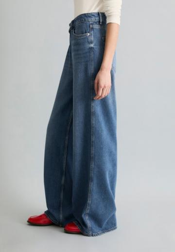 Клешеные джинсы