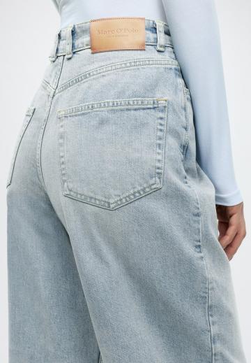 Короткие джинсы