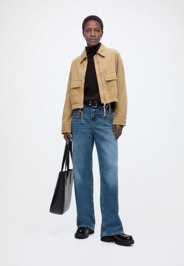 Куртка с накладнымит карманами