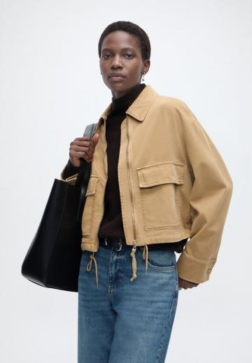 Куртка с накладнымит карманами