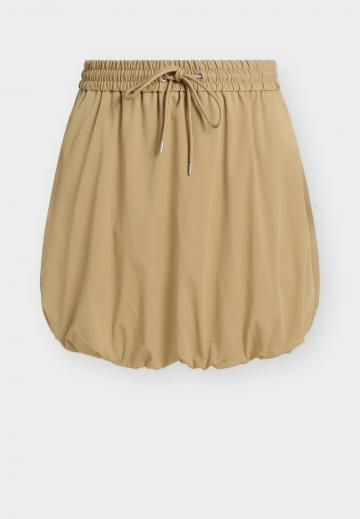 Юбка с накладными карманами