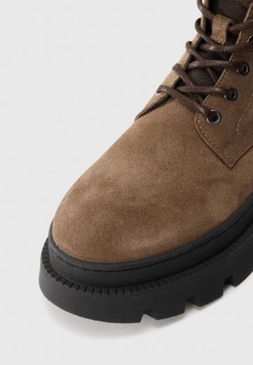 Ботинки на шнуровке