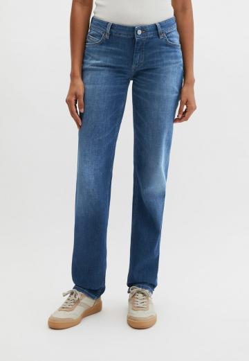 Прямые джинсы