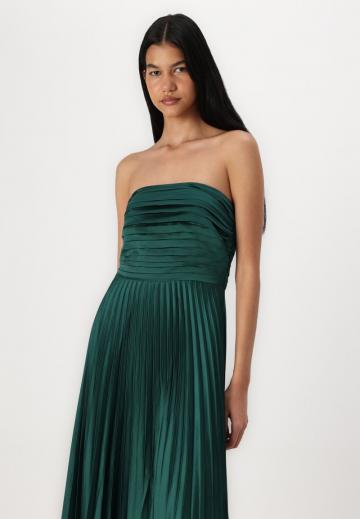 Платье без бретелек