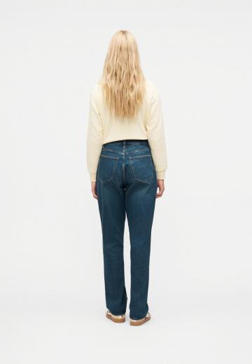 Прямые джинсы