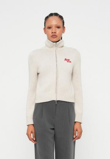 Вязаная кофта