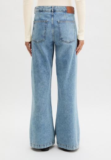 Клешеные джинсы