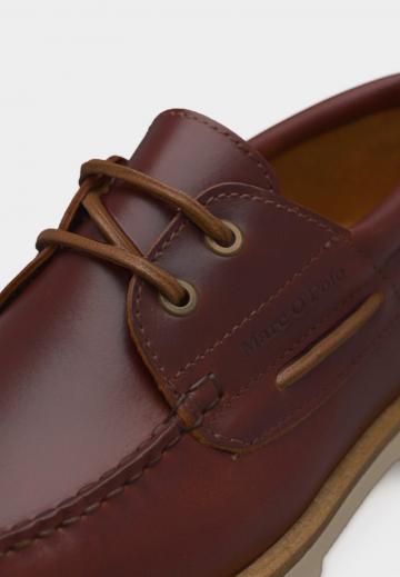 Ботинки на шнуровке