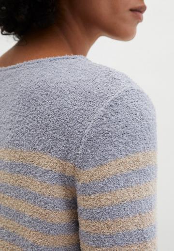 Пуловер в полоску