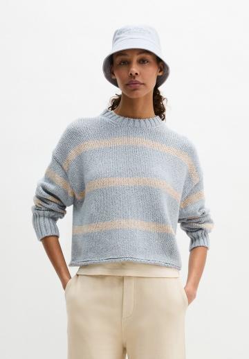 Пуловер в полоску