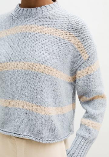 Пуловер в полоску