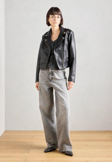 Прямые джинсы