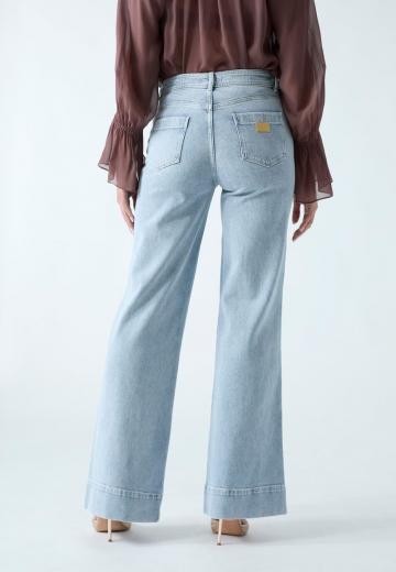 Клешеные джинсы